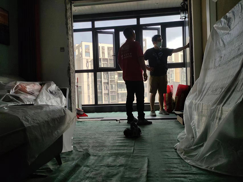 想知道墻面刷乳膠漆多久可以入??？滿足三個標(biāo)準(zhǔn)即可入住(圖2)