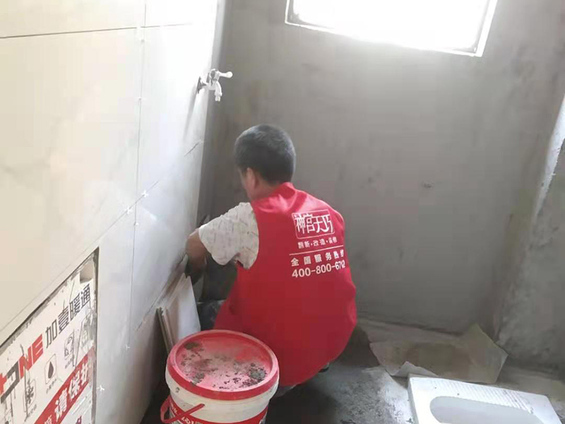 為什么舊房墻面瓷磚容易開裂？二手房廚房墻磚裝修施工(圖1)