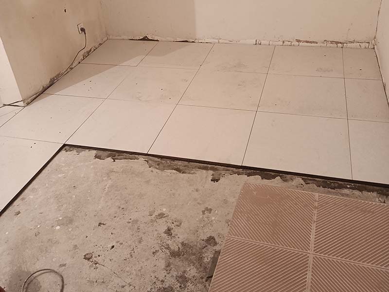 客廳地面裝修瓷磚，用水泥好還是瓷磚膠好？(圖4)