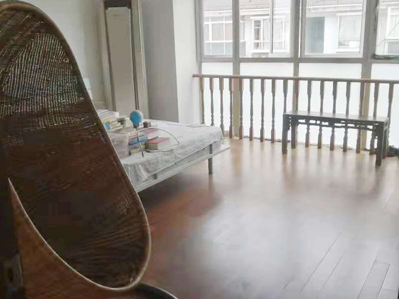“財(cái)不外露”說得可能就是這種裝修吧！年輕人都喜歡這樣的客廳(圖1)